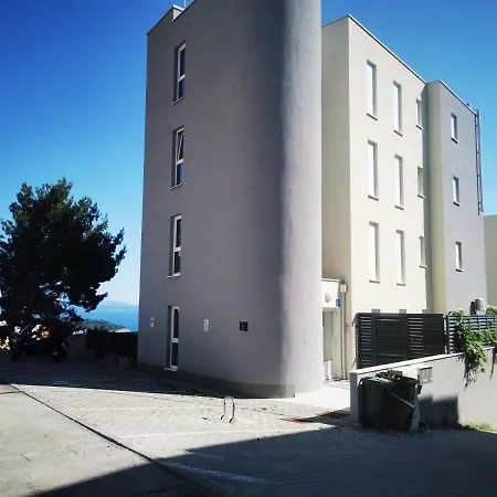 Apartment With Mediterranean Garden