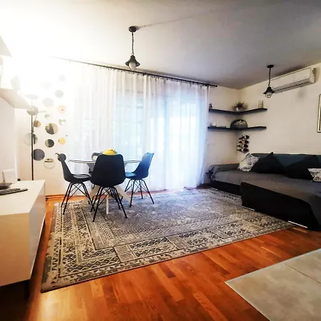 Apartment With Mediterranean Garden *