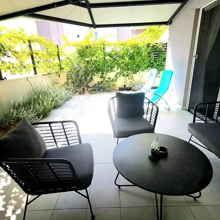 With Mediterranean Garden Apartment Makarska