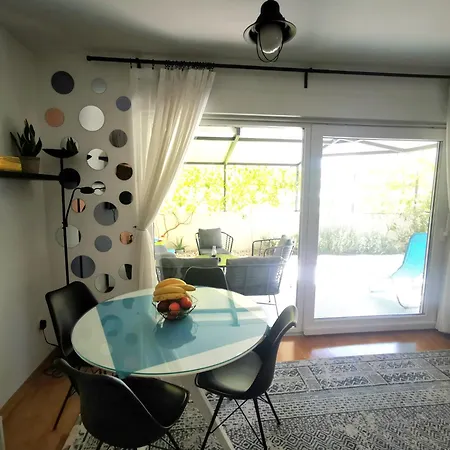 Apartment With Mediterranean Garden *